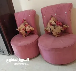  3 طقم كنب خشبو تفصيل وثقيل معو طاولتين وحدة كبيرة وصغيرة