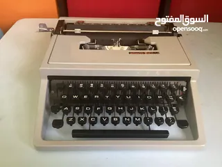  1 الة كاتبة Olivetti Dora Typewriter Fully fixed, Deep Cleaned, Lubricated and has Fresh New Rubber.
