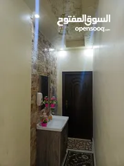  7 منزل مستقل للبيع السلط الصافح بجانب مسجد حفصه ومدرسة آمنه بنت وهب
