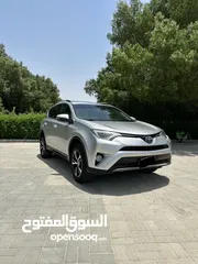  1 Toyota Rav4 XLE 2015 super clean