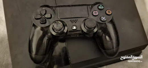  6 بلايستيشن 4 اول اصدار مع ايدين وحده خربانه ووحده لا الحمرا خربانة و السودا لا البلايستيشن بدها تنضيف