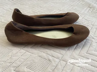  1 Brown flats