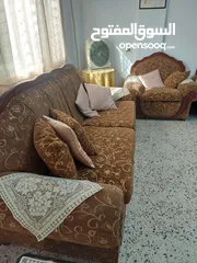  8 طقم سفرة  10 كراسي + طقم جلوس 7 مقاعد بحالة جيدة جدا + سجاد + طاولات جانبية