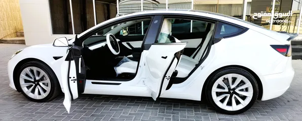  30 تيسلا 2021 model 3 فحص كامل 4 جـيـد فرش ابيض جنط 19بحالة الوكالة لون مميز للبيع بسعر لقطة ومحروووق