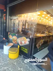  1 مطعم مجهز بالكامل مساحته 300متر مطعم فخم ومرتب والبيع بسب سفر صاحب المطعم وبسعر خاص
