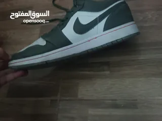  2 حذاء نايك مستعمل ولكن نظيف