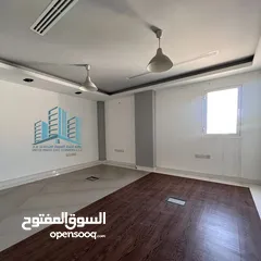  4 Office Spaces /  مكاتب