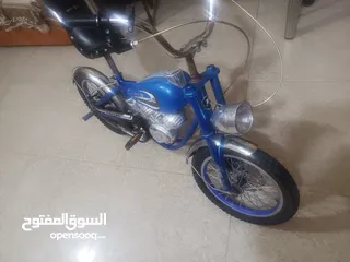  2 بايسكل على شكل دراجه ناريه للبيع وبي مجال أقره الوصف
