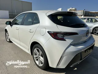  4 Toyota Corolla SE Hatchback