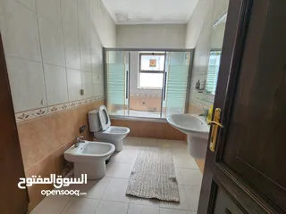  11 شقة مفروشة للإيجار في عبدون - ref : 14529