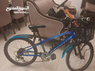  1 الدراجه هوائيه كثير منيح موديل 2024 بيطلع جبال بسرعه سرعته كثير كثير منيحه وعنده عدد تغيرات كل شيء .