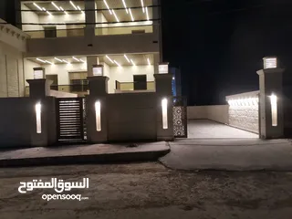  15 شقة ثاني فني  170م للبيع على شارع البترا شرق اربد مول قراند مقابل بيت البن البرازيلي