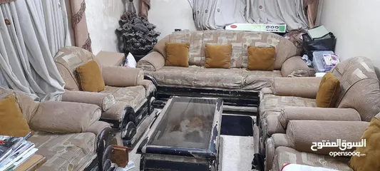  2 طقم كنبايات كويتي خشب زان للبيع ومع طاولة