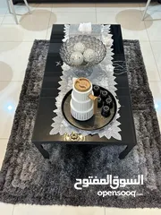  4 طقم كنب , طاوله وسط , ستائر