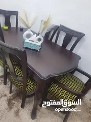  1 طاوله سفره خشب زان بالكامل 6 كراسي ضغط استعمال اشي بسيط جداً.. نظامها اثنين منهم ايدي ماستر