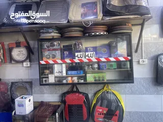  3 محل كهربا وزينه واكسسورات سيارات للبيع فارغ او مع البضاعه كامله لعدم التفرغ