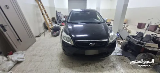  1 فورد فوكس موديل 2010_اتومتيك _ماتور 1600اصل برايفت فحص نظيف نص كاش ونص شيكات