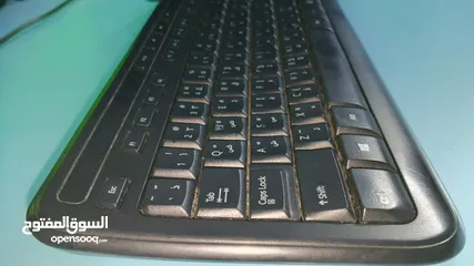  1 كيبورد نظيف مستعمل بحاله ممتار يستعمل في الدراسه و اللعب على الكومبيوتر
