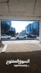  5 معارض ومكاتب تجاريه للايجار في موقع مميز جداً