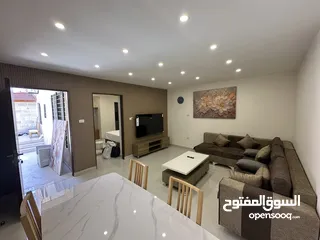  6 شقة فاخرة غرفة وصالة قرب صويفية ڤيلج  250 دينار اسبوعي و750 شهري