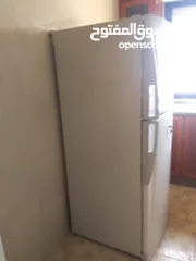  2 ثلاجه نوعيتها شارب 24 قدم في حاله جيده فيها نظام موفر للطاقه