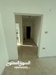  8 شقه في اربد للبيع من المالك مباشرة المساحة 139 م 4 غرف وصاله ومطبخ وحمامين   شرقية وغربية وجنوبيه