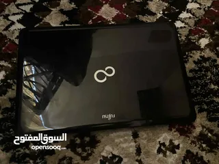  1 لابتوب فوجيتوس بحاله الوكاله
