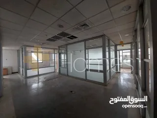  7 مكتب طابقي بموقع مميز للايجار في الشميساني، بمساحة مكتب 320م