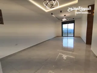  5 شقة فخمة للبيع – الطيرة، امتداد شارع المطل