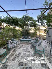  4 فرصة استثمارية وسكنية مميزة في ماركا الجنوبية – عمّان ( بيت مع ثلاث محلات للبيع )