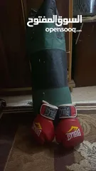  1 كيس ملاكمه كبير لون اسود و اخضر مستعمل