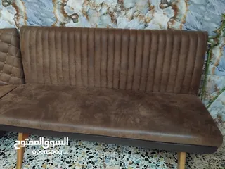  3 طاوله هيه والتخم والكراسي 2 نضيف وممستعمل هواي والتخم يحتوي على مخزن السعر 450 وبيها مجال