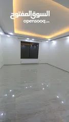  8 شقه  أرضية طابقيه  للبيع كاش او أقساط بمنطقة طريق المطار قرب  تبعد عن شارع المطار 500 متر