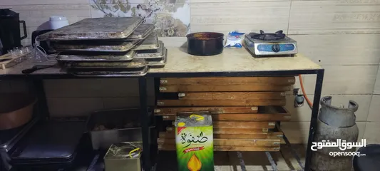  7 مطعم بيتزا ومعجنات للبيع في وسط البلد السلط مجهز بالكامل لاينقص شيئ