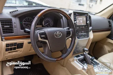  6 Toyota Land Cruiser 2016 Gx-r V8   السيارة بحالة الوكالة و قطعت مسافة 116,000 كم فقط