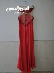 3 فساتين مستعمل للبيع 25وقابل للتفاوض