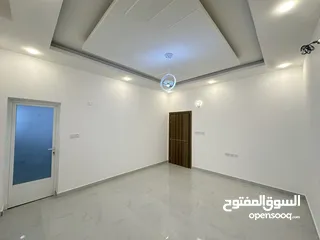  9 للبيع فلل جميله واسعه وراقيه المعبيله شارع النور الحي التجاري