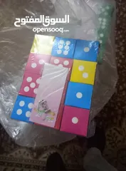  1 سحبة أطفال 5 قروش بس فقط ..طبعا كل علبة داخلها هدية ..ما في علبة فارغة