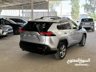  13 تويوتا راف فور ((2021)) XLE بريميوم، بطاريه ليثيوم، فل كامل، فورويل، حرة، بحالة الوكاله، بسعر مميز..