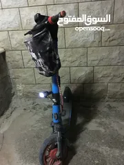  1 سكوتر كهربائي 42 فولت بطاريه جديده بحاله ممتازه ويوجد به غمازات