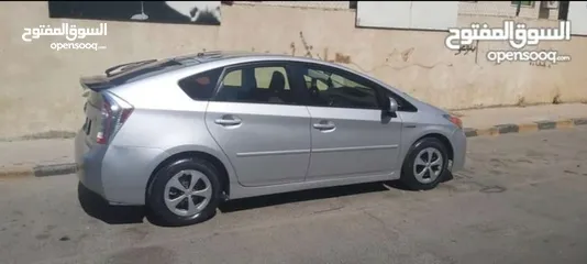  2 تيوتا بريوس  2015 عمان 8800 قابلة للتفاوض  ماشية 80 الف ميل شوف الوصف