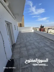  3 شقه طابق ارضي100 متر مع ساحه خارجيه 80 متر مدخل مستقل  وموقف سياره