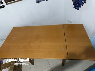  1 طاولة خشب متينة بتصميم أنيق جدًا بسعر لقطة