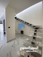  17 شقة فاخرة للبيع في الكرسي - قرب المخابرات طابق ثالث 210م مع روف دوبلكس 140م لم تسكن