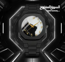  1 الساعة الترند الكاملة بالسواد – والبياض بارقام عربية أنيقة تضيف لمسة تراثية رقمية .