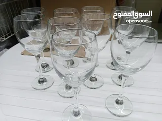  5 كاسات زجاج من كل القياسات وسطل ثلج واباريق زجاج