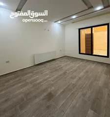  4 شقة مع مسبح خاص و حديقة في حي الجامعه الاردنية بتشطيب مميز