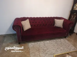  4 طقم كنب فاخر تفصيل خاص للبيع بحالة ممتازة جداً وبسعر مغري كامل التفاصيل موجودة