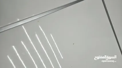  3 طاوله  وسطيه  لون ابيض مستعمله