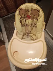  2 كرسي طعام اطفال  بحالة ممتازة جدا للبيع